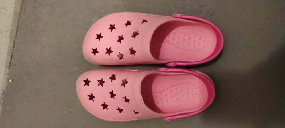 Klapki basenowe typu crocs rozm 33 -34 różowe