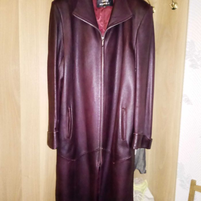 Жіноче шкіряне пальто на стьобаній підкладці