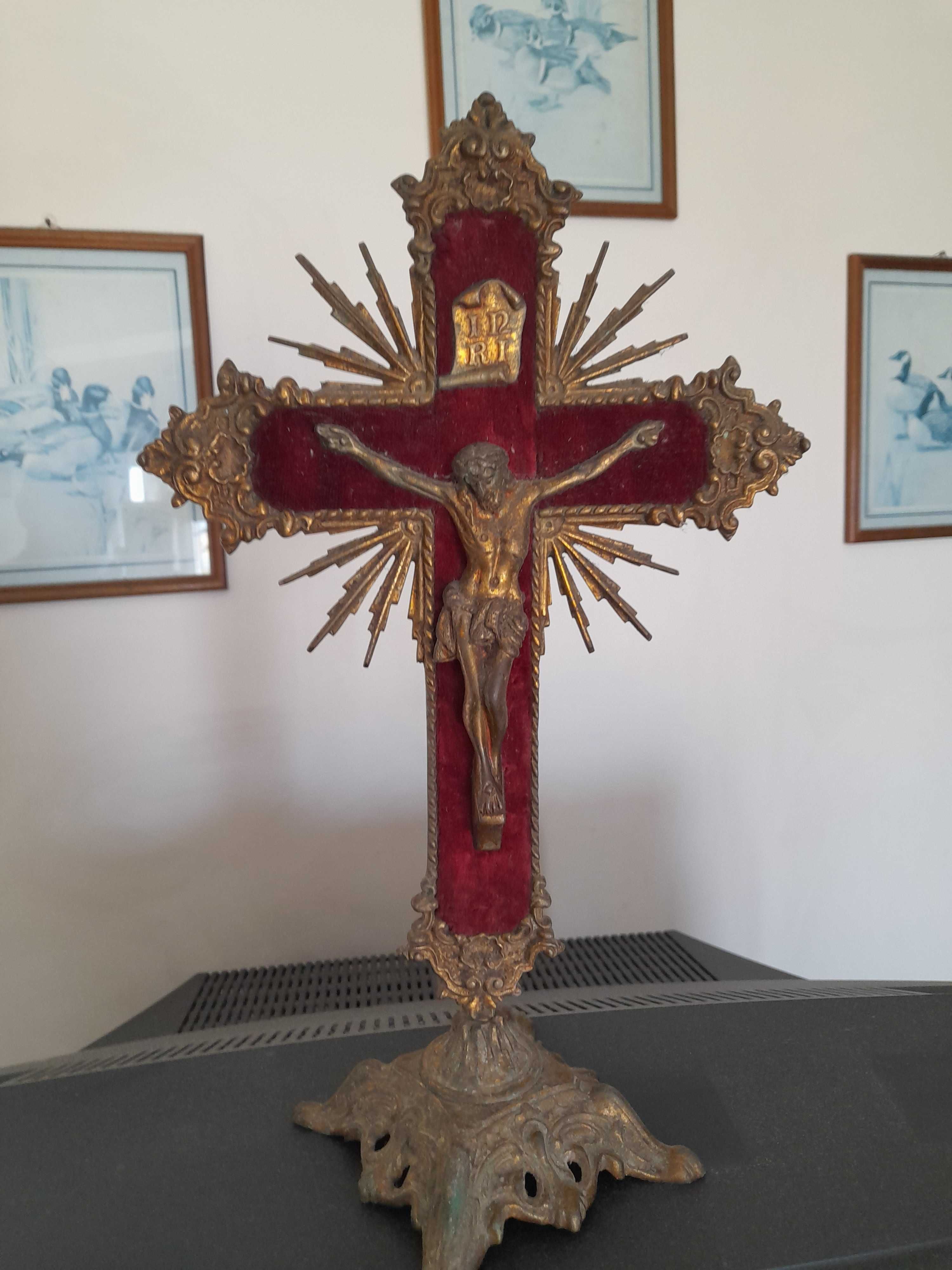 Cruz de Cristo em ferro