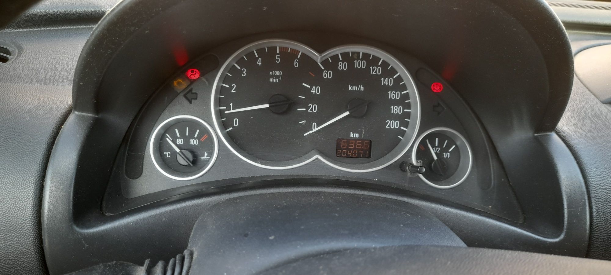 Opel corsa com 204000k