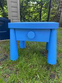 Niebieski stolik nocny dla dziecka  Ikea Mammut