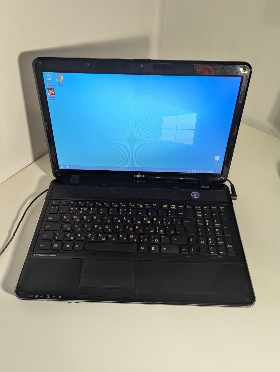 Ноутбук Fujitsu AH531, 15.6 ° , Intel Core i3 , 6gb ОЗУ , SSD