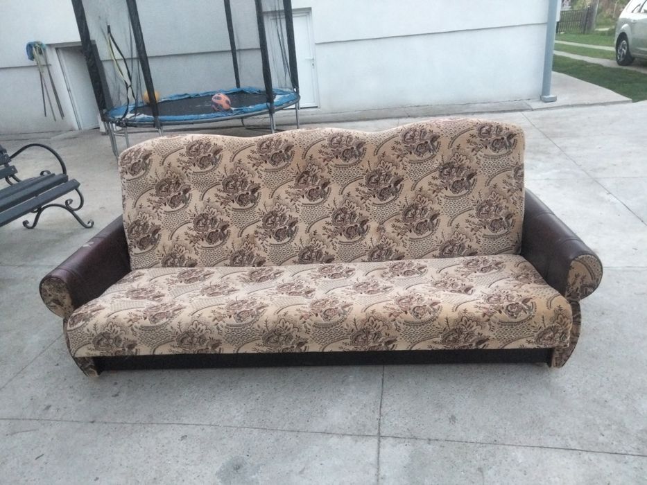 Кому потрібен дзвоніть.