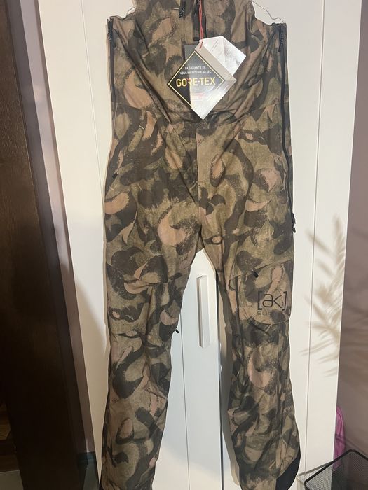 Spodnie Snowboardowe Burton AK GORE-TEX Kimmy 2L Bib (Victor Camo) M