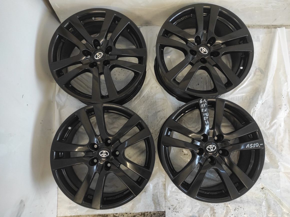 61 Felgi aluminiowe TOYOTA R 17 5x114,3 Bardzo Ładne Czarne