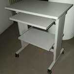 Mesa metálica para computador