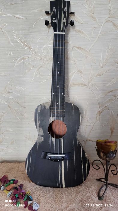 Укулеле-концерт.Канадских горіх.Дивовижне звучання. НОВА.