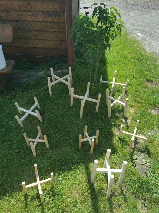 Kwietnik krzyżowy drewniany, uchwyt na doniczki.