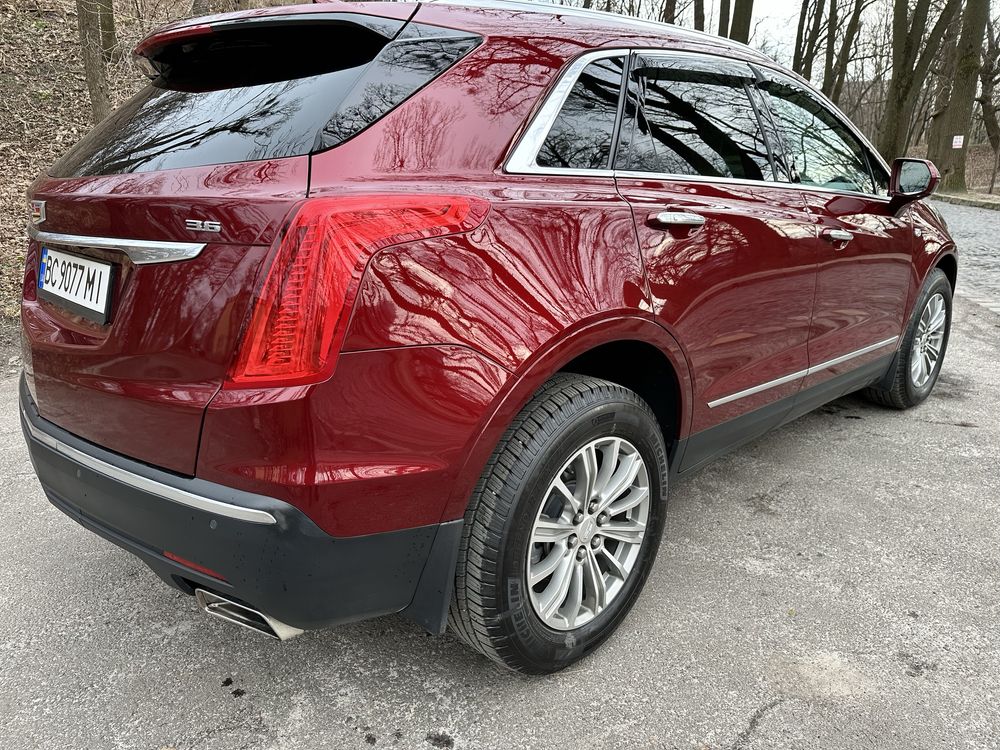 Кросовер Cadillac XT5  AWD преміум авто