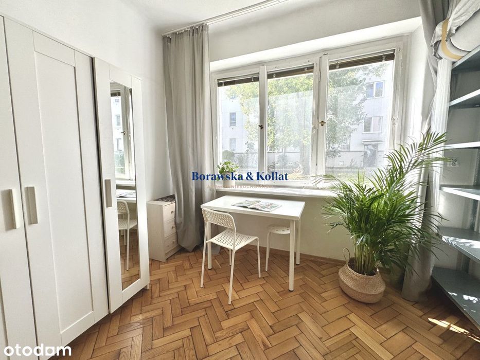 Suzina 3b wejście z zamkniętego podwórza kamienicy