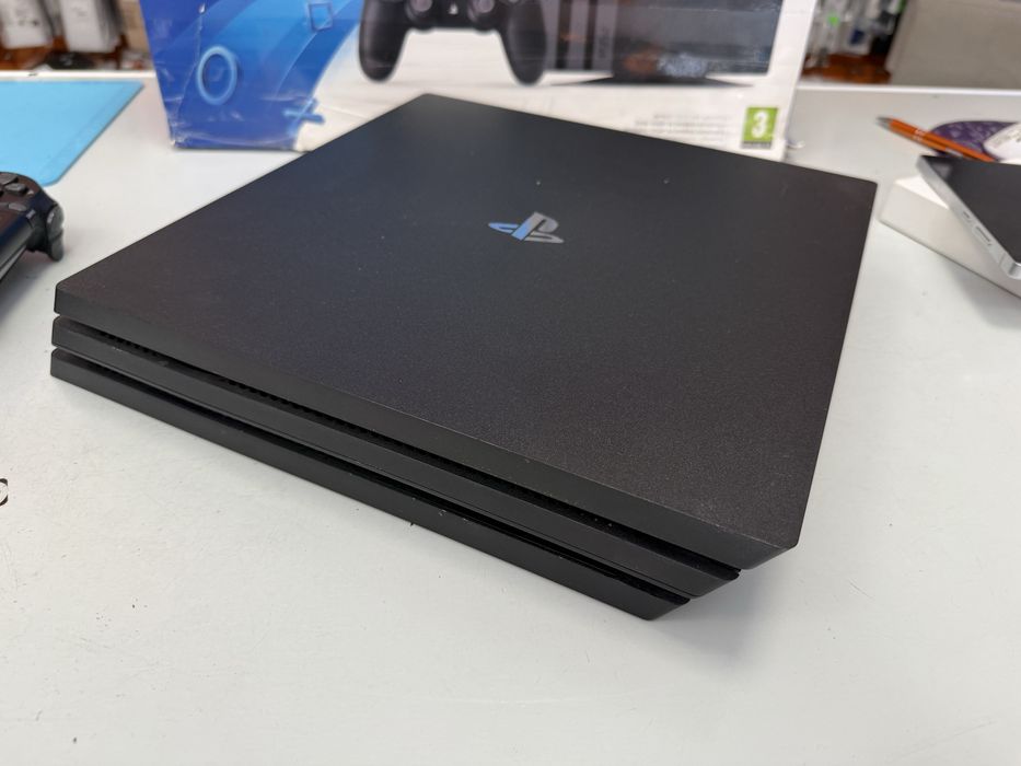 Konsola ps4 pro 1000gb pelny zestaw CUH-7016B
