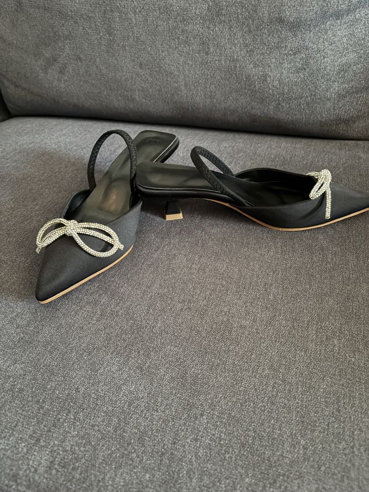 Sandalias com salto medio