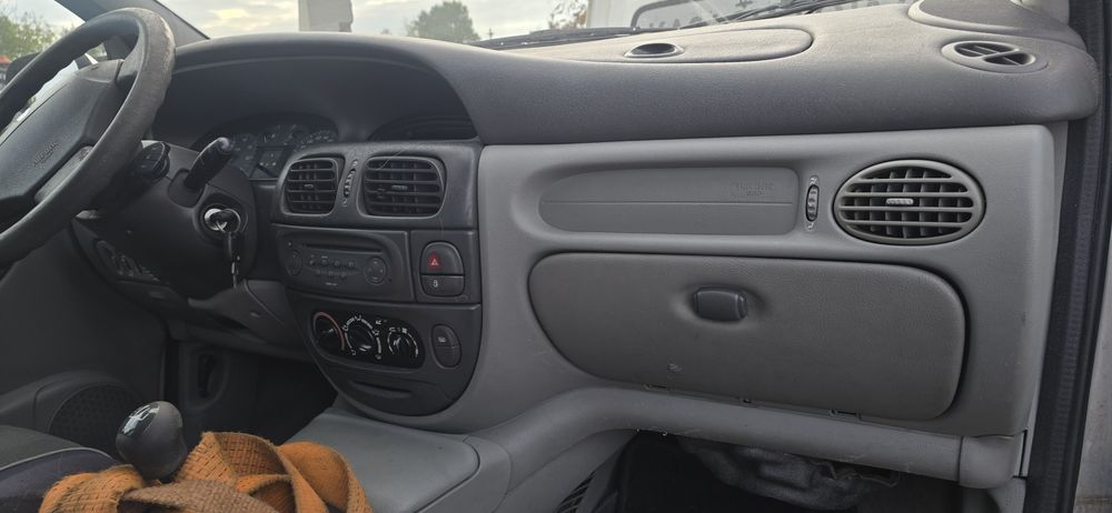 Zderzak  maska klapa drzwi MV 632 Renault Scenic I 1,6 części
