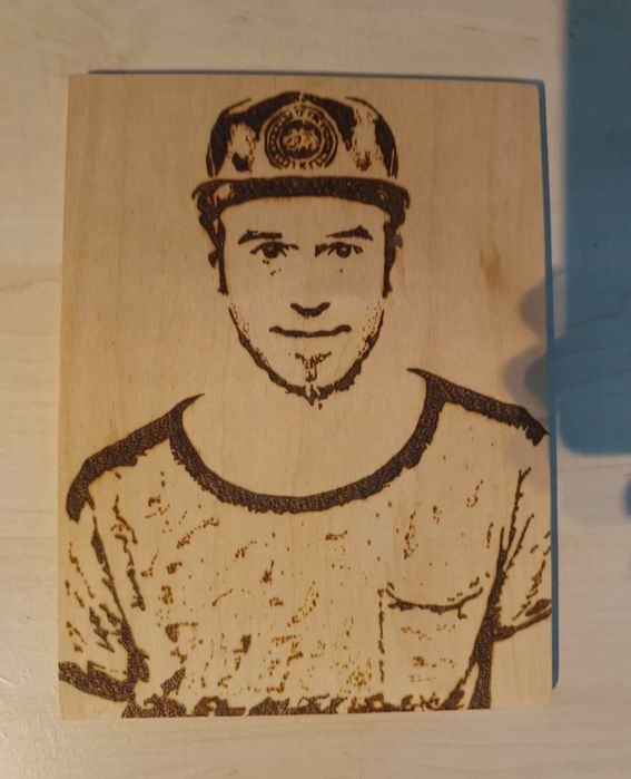 Wypalony obrazek z Tomsonem z Afromental