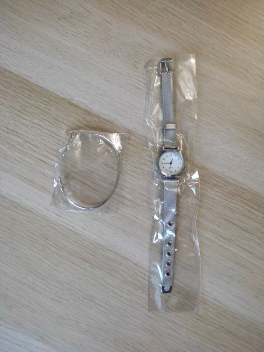 Sprzedam nowy zegarek damski.
