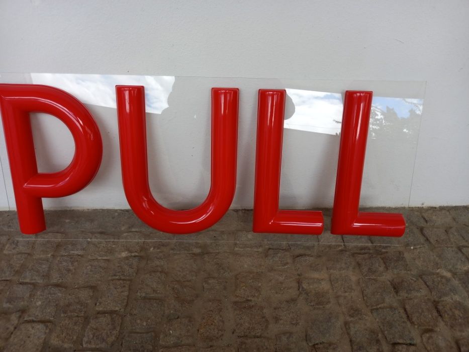 Placa Acrílica – “PULL”