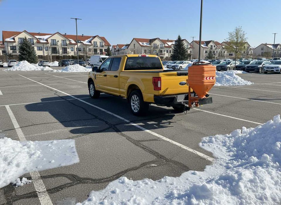 Posypywarka solarka na hak do samochodu quada