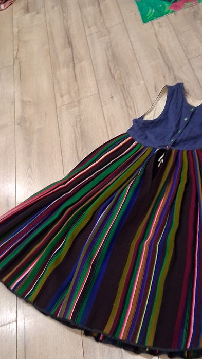 Sukienka ludowa wełniak Łowicka  dla szczupłej pani z prl  dół plisowo