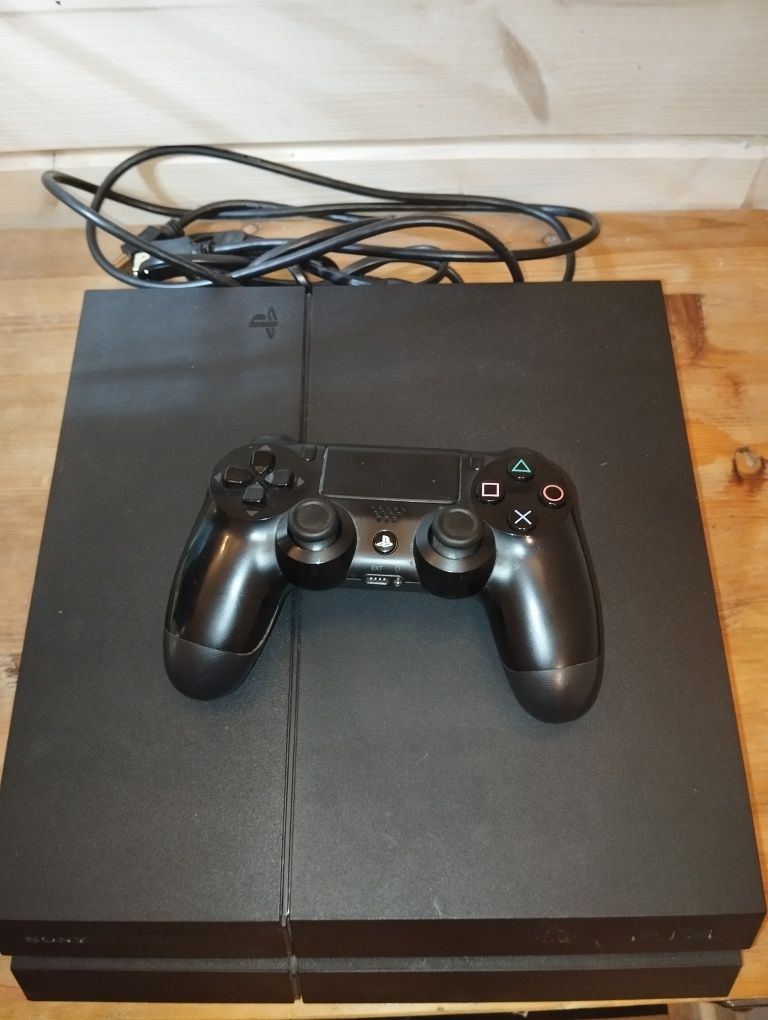 Ps4 500 GB, 1 pad, stan bardzo dobry