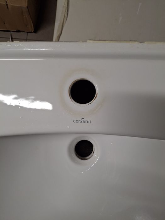 Umywalka Cersanit.
