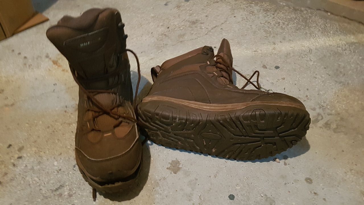 Wysokie buty trekking miejski  rozm. 44, odklejona podeszwa.