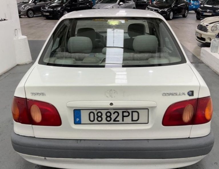 Toyota Corolla 1.3 Terra apenas 118 mil kms