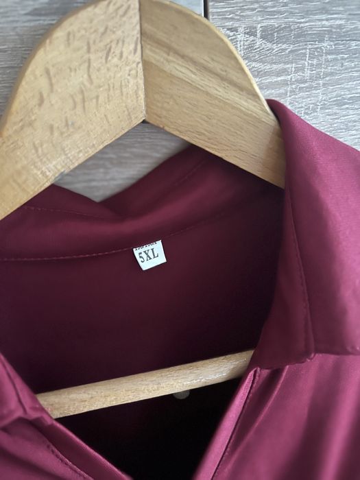 Bordowa sukienka z kołnierzykiem elegancka 5XL