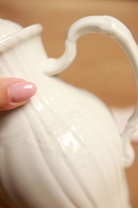 Dzbanek z białej porcelany KPM Berlin