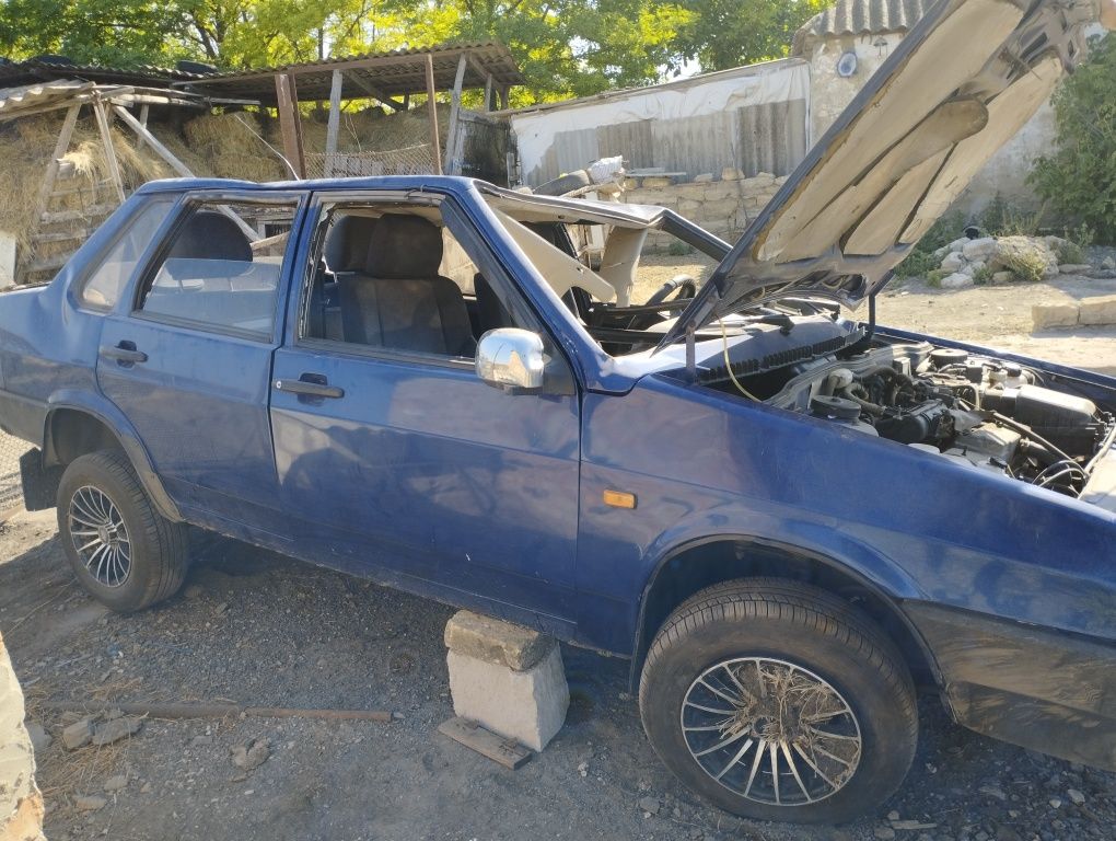 Продам на запчасти  ваз 2199