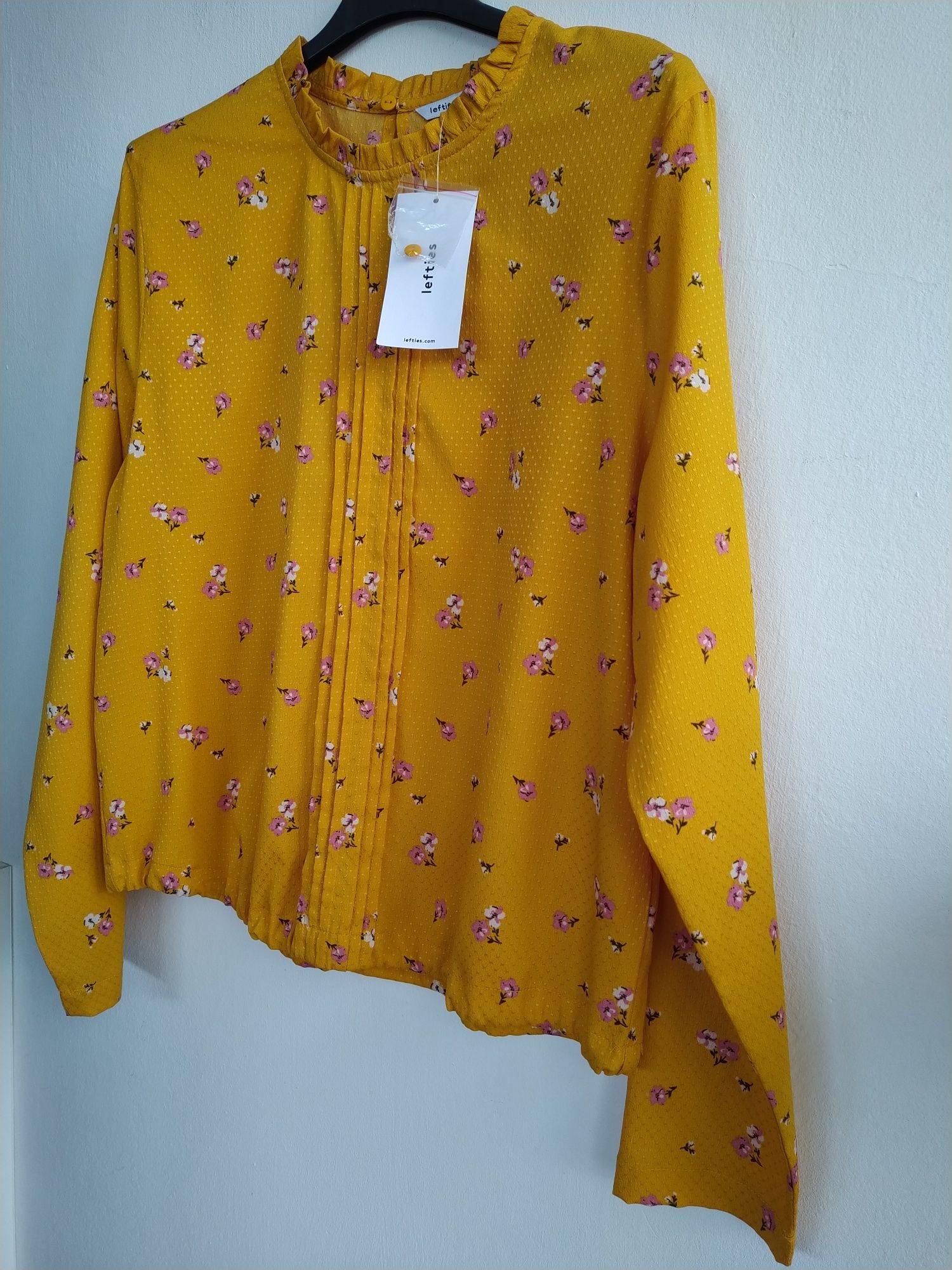 Blusa floral alegre e elegante - Lefties - Tamanho L - Nova!