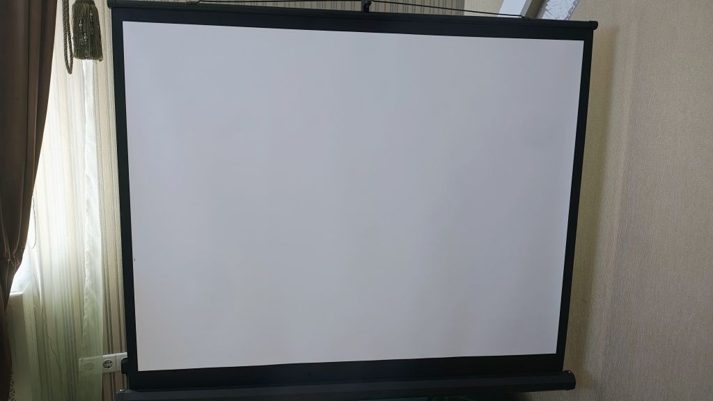 Портативний проектор Acer C250i + екран 110х145
