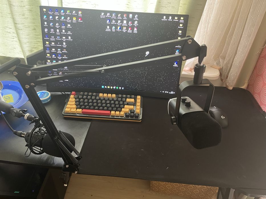 Sprzedam mikrofon Fifine AM 8 z uchwytem i oryginalnym kablem.