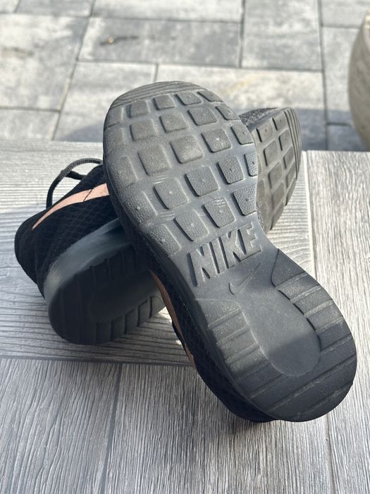 Продаю Nike tanjun