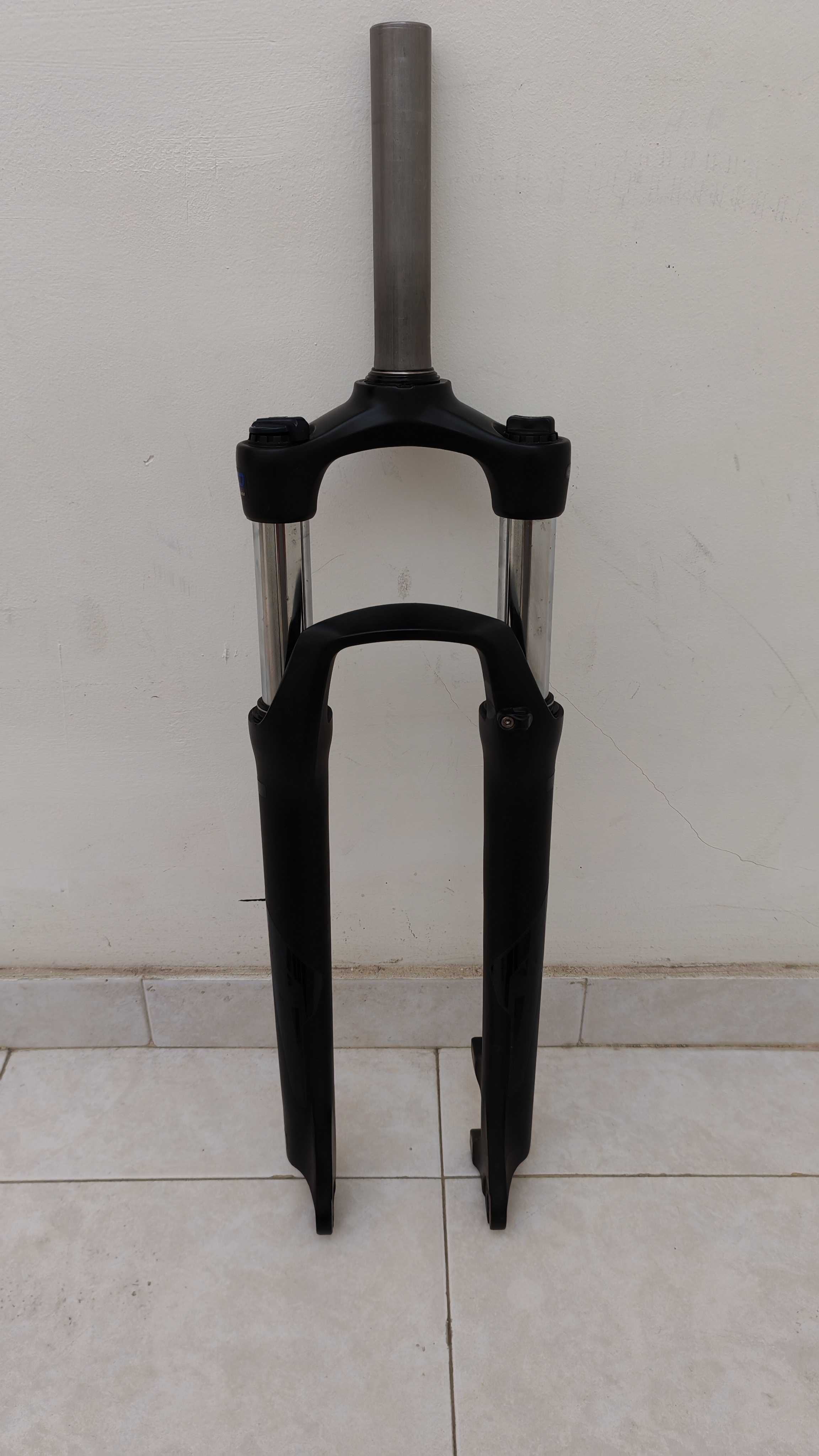Suspensão Suntour XCM 30 para roda 29 como nova.