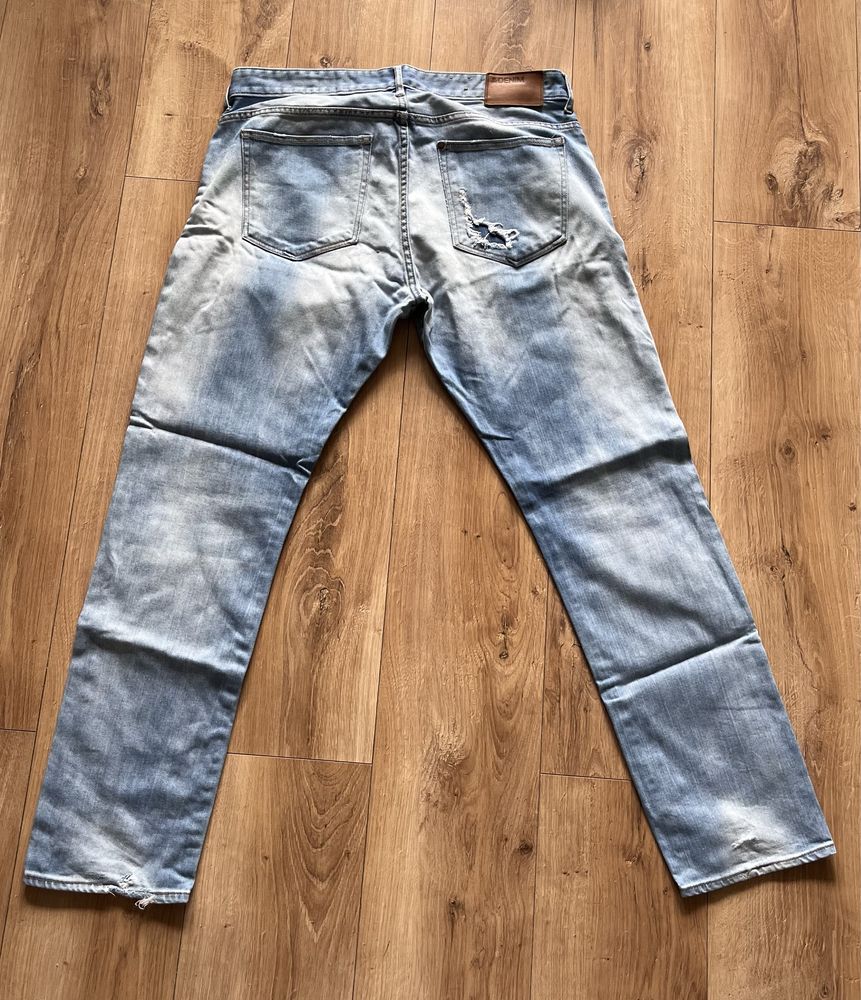 Męskie spodnie jeansowe z dziurami