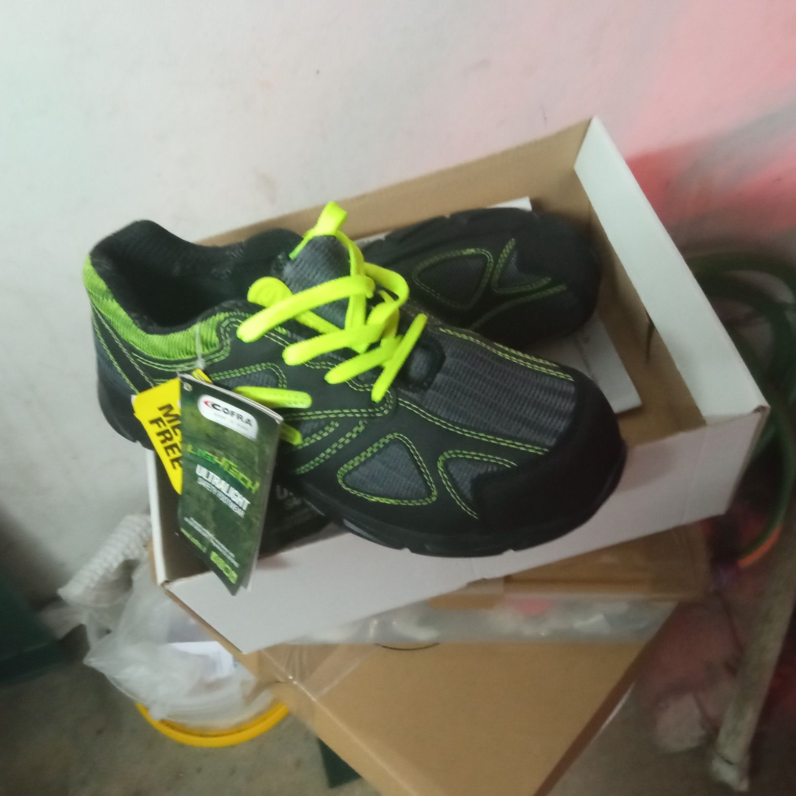 Vendo botas de trabalho biqueira de aço  novas 30€