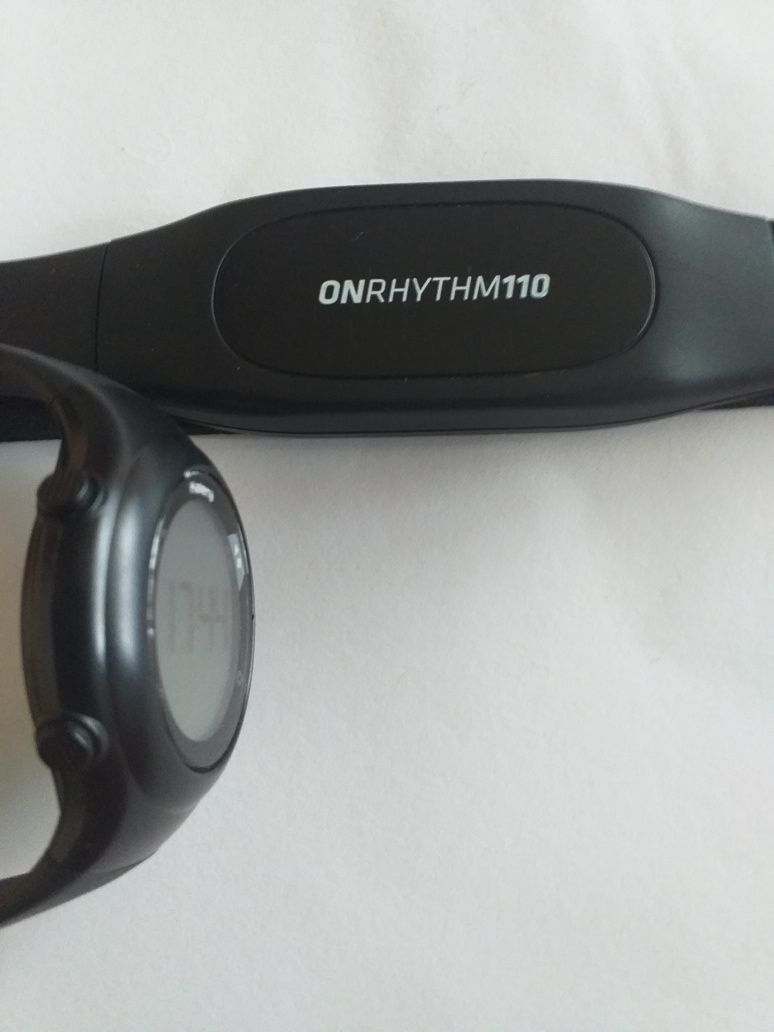 Zegarek sportowy z pulsometrem.