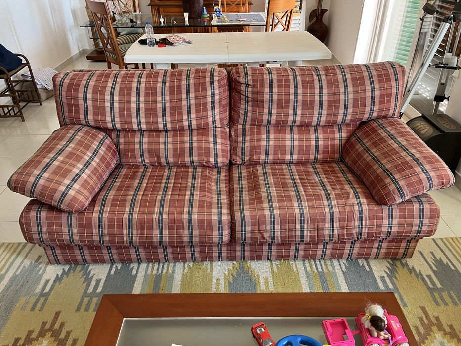 Sofá de três lugares