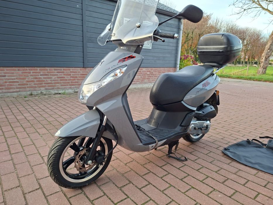 Peugeot Kisbee RS 50cm3 •stan perfekcyjny•szyba+kufer+pokrowiec•18000k