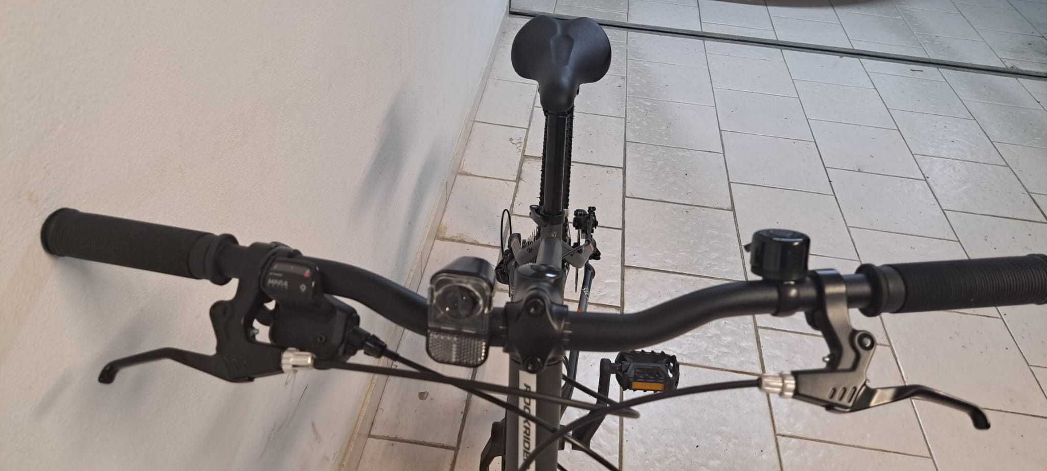 Bicicleta ROCKRIDER ST 120 com suspensão dianteira e roda 27.5