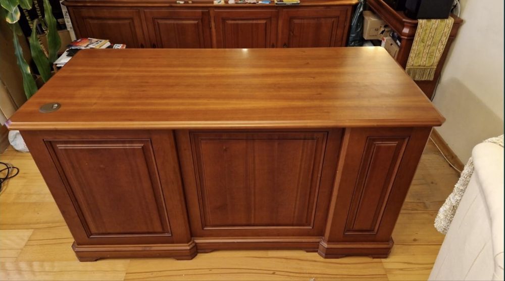 Secretaria maciça (cerejeira)