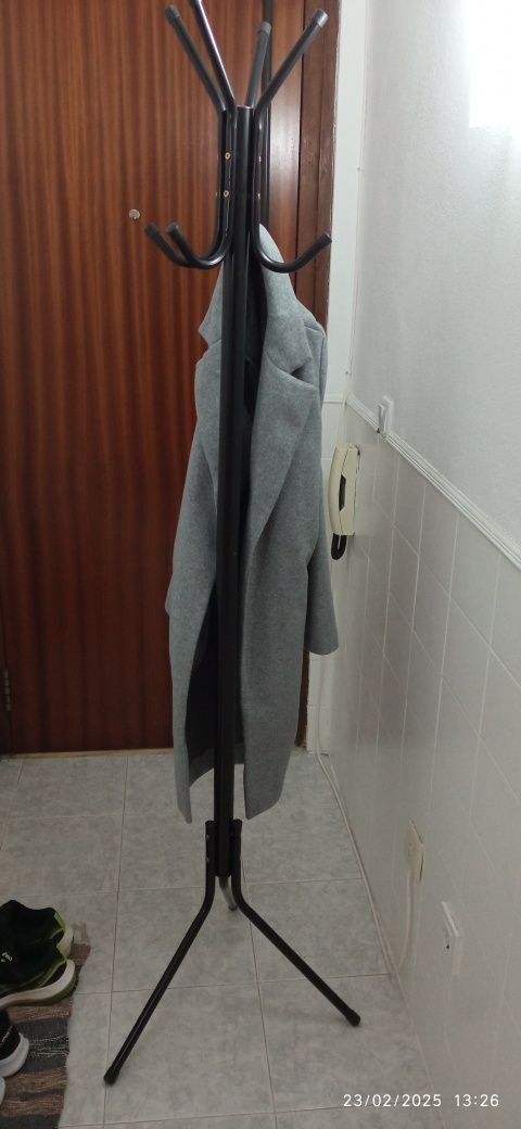 Cabide de pé como novo