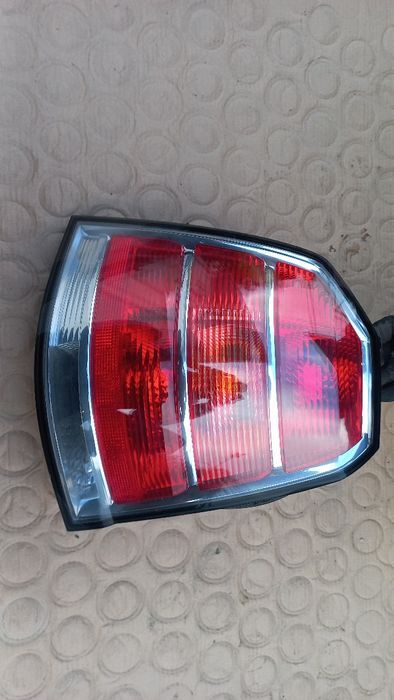 Opel Zafira b 05-08 lampa tylna lewa lewy tyl