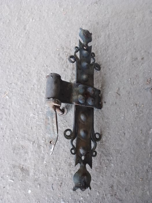 Okucie bramy garażowej drewnianej