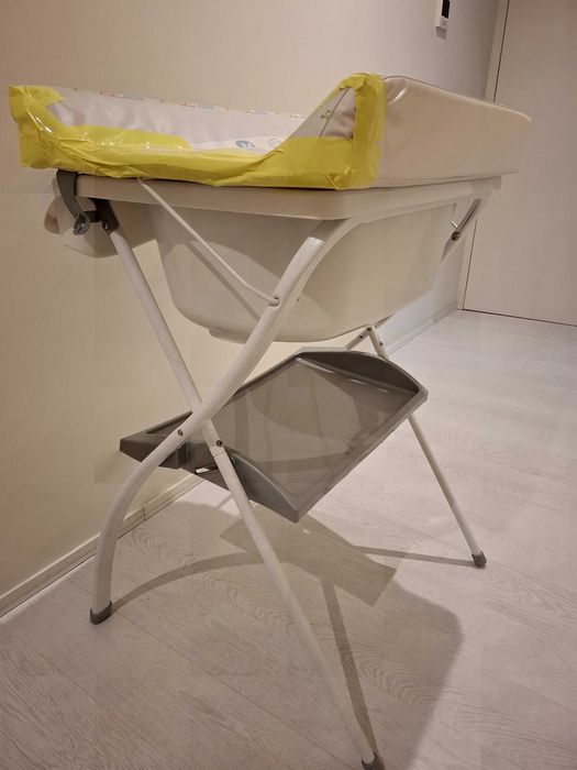 Fraldario com banheira desmontável marca BREVI. Baixa de preço