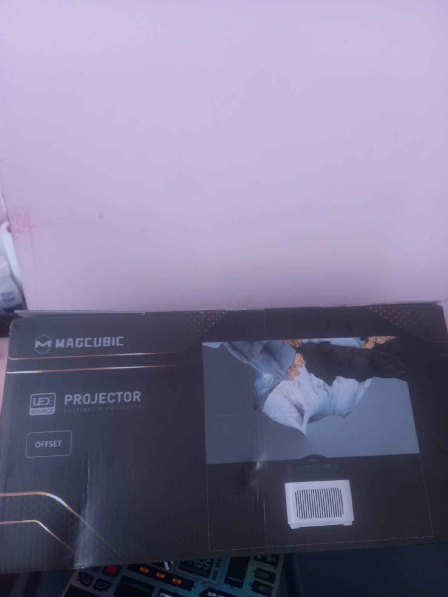 Multimedia projector HY450. LED source.
