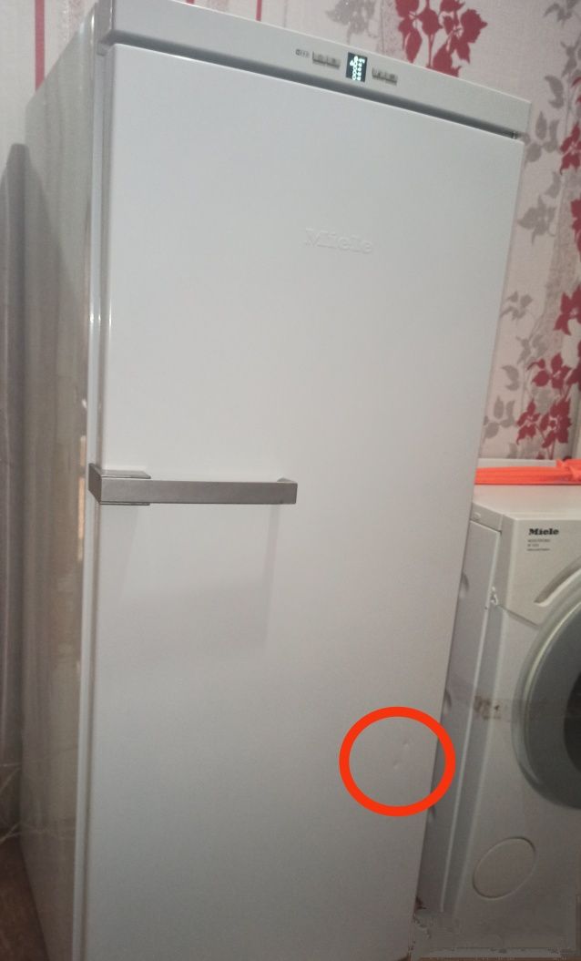 Морозильна камера Miele FN24062WS вертикальна