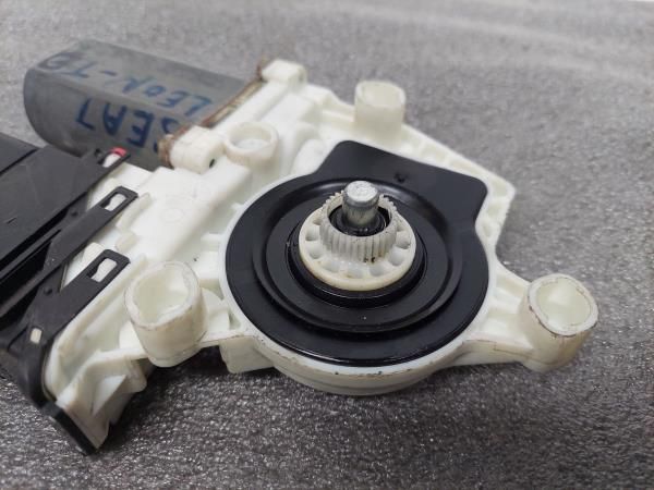 Motor vidro trás direito SEAT Leon (1M1)