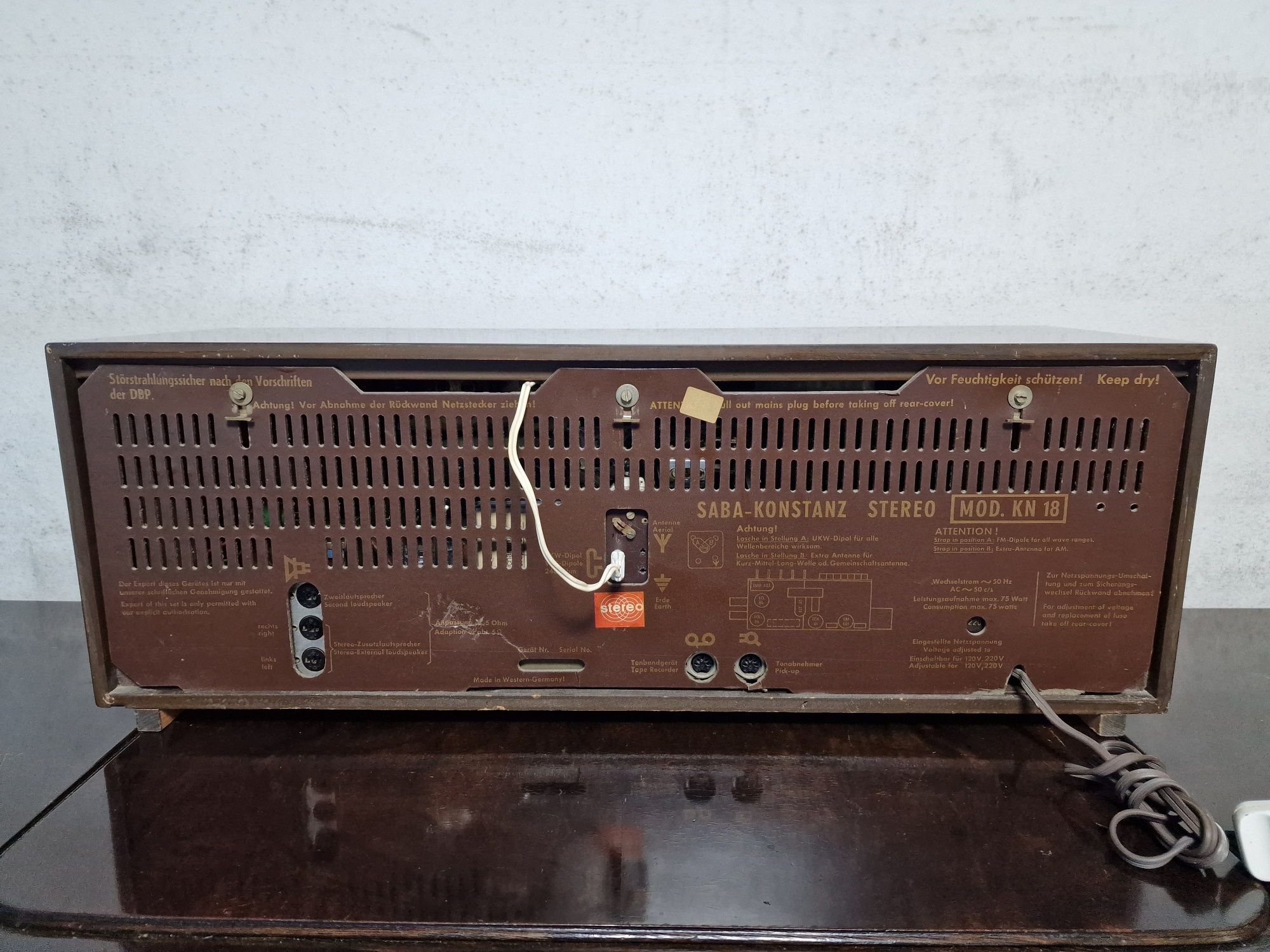 Rádio antigo reparado SABA