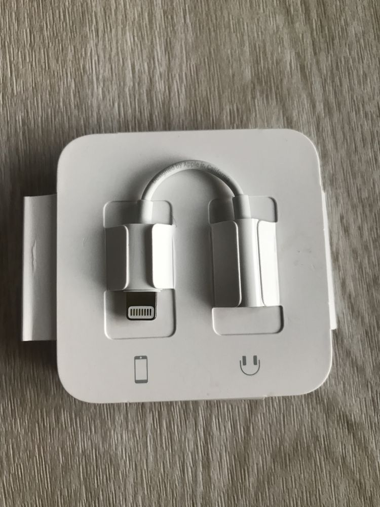 Перехідник (адаптер) аудіо Apple Lightning - mini jack 3.5 mm White